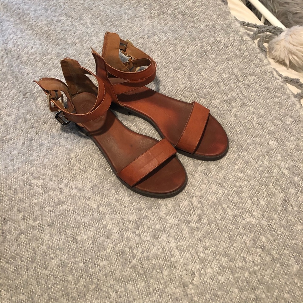 Cute tan sandals. Size 8.5